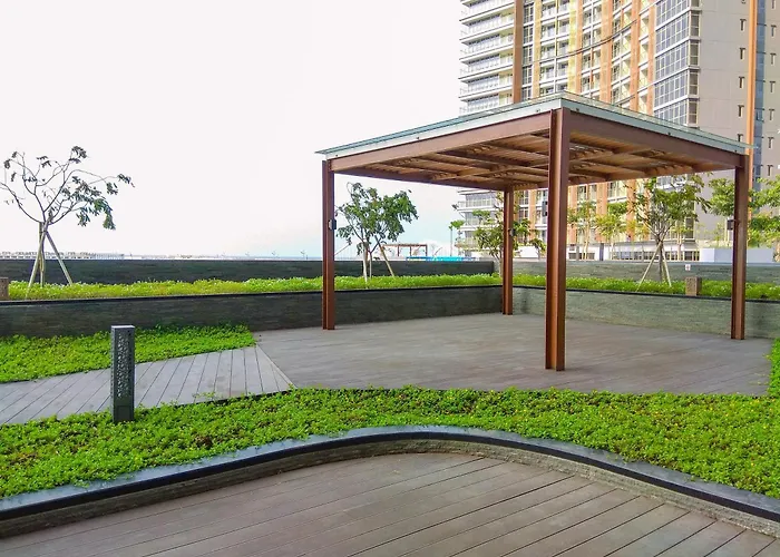 Comfortable 1Br At Gold Coast Apartment By Travelio